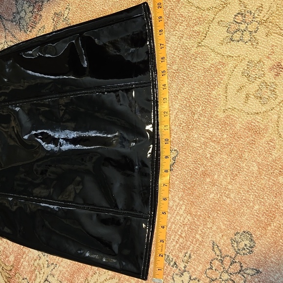 J. Crew Black Glossy Faux Leather Side Zip Lined Mini Skirt - Size 0 - Picture 10 of 11